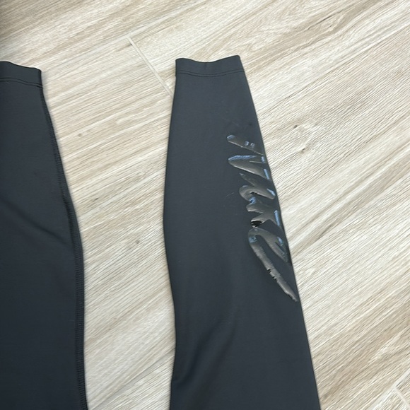 Black nike dri fit leggings with red waistband size XS - Picture 3 of 3